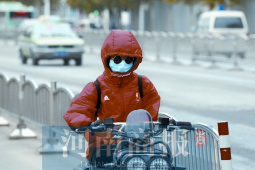 全副武裝，抵抗寒風(fēng)