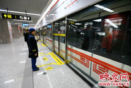 自11月29日起，鄭州地鐵將進(jìn)一步縮短行車間隔。