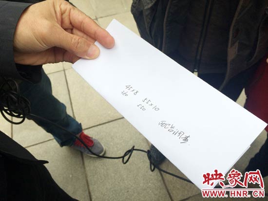 經(jīng)過初步測量，河南省人民會堂主樓的違法廣告牌面積為910平米。