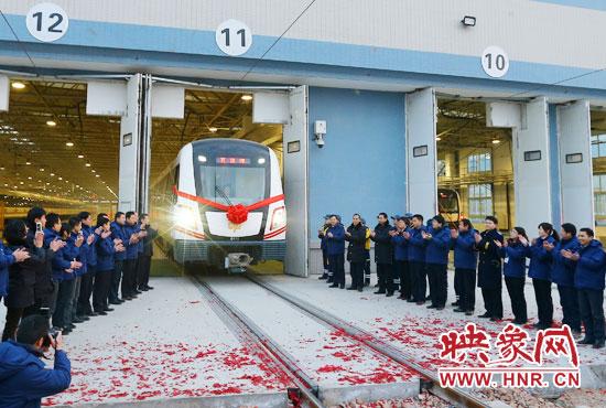 2013年12月28日鄭州地鐵第一班車發(fā)車。