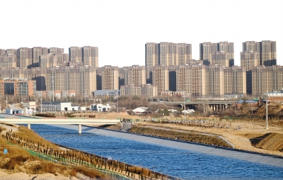 鄭州市西南角，南水北調(diào)渠旁新建的樓盤。