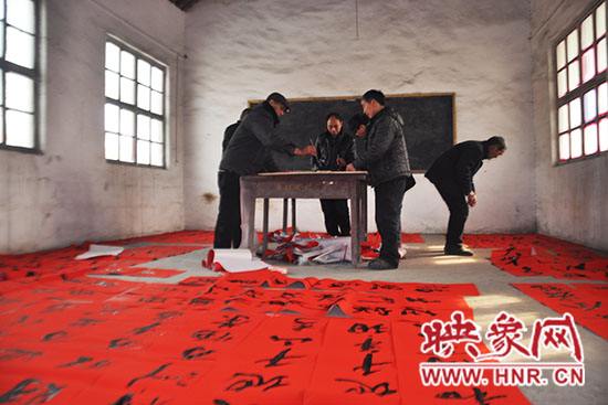 目前已經(jīng)書寫了超過一萬幅春聯(lián)。