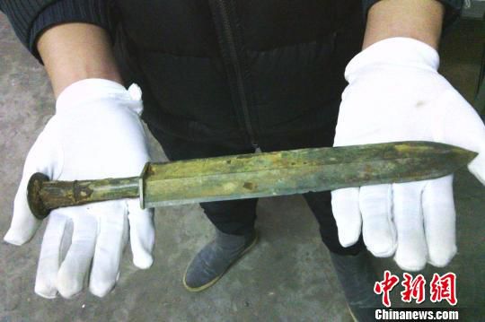 河南發(fā)掘戰(zhàn)國至東漢墓葬群 出土罕見青銅劍、戈（圖）