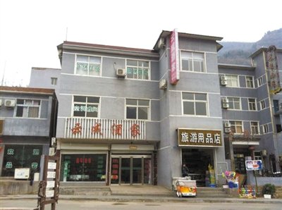 今年，胡萬林涉嫌非法行醫(yī)的地點，就在這座農(nóng)家賓館內(nèi)。