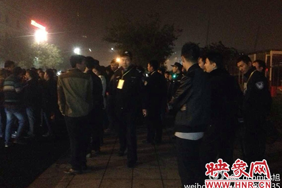 11月1日深夜，鄭州鄭東新區(qū)夜總會(huì)“皇家一號(hào)”被查處。網(wǎng)友供圖