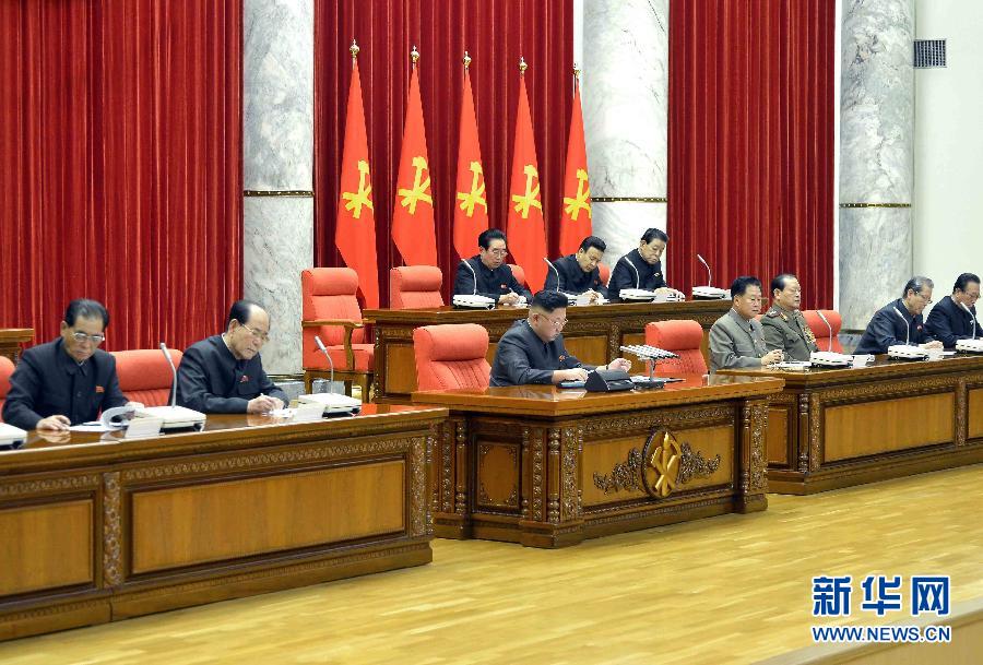 12月8日，在朝鮮平壤，朝鮮勞動(dòng)黨第一書(shū)記金正恩（前排中）出席并指導(dǎo)朝鮮勞動(dòng)黨中央政治局?jǐn)U大會(huì)議。