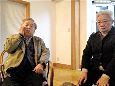 前晚，年過(guò)七旬的劉光嘉及妻子向記者講述強(qiáng)拆經(jīng)過(guò)。