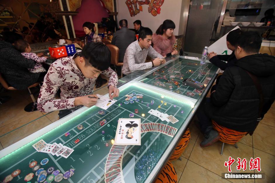 “賭場(chǎng)”餐廳悄然亮相太原 骰子變身特色餐具
