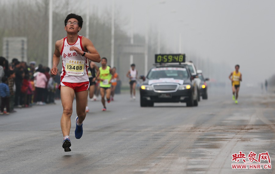 一名合肥選手處在較為領(lǐng)先的位置。