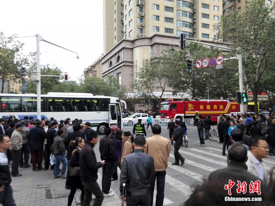 自治區(qū)和烏魯木齊市有關(guān)部門迅速處置，傷員已全部送往醫(yī)院救治。