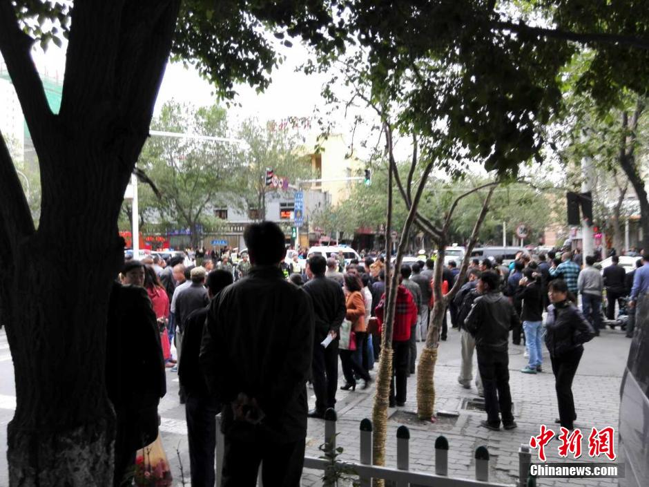自治區(qū)和烏魯木齊市有關(guān)部門迅速處置，傷員已全部送往醫(yī)院救治。