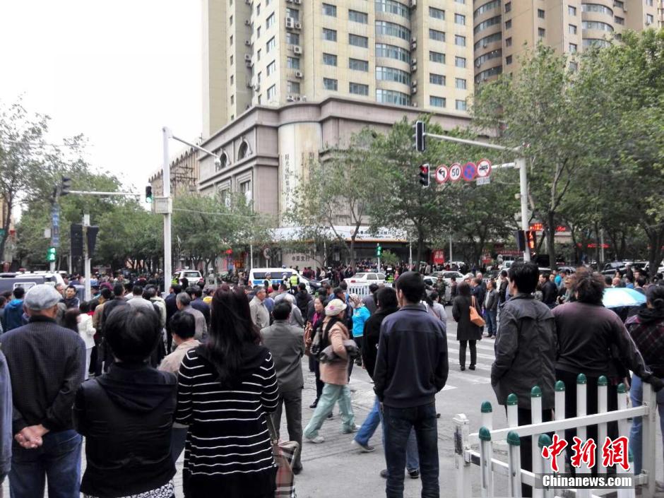 自治區(qū)和烏魯木齊市有關(guān)部門迅速處置，傷員已全部送往醫(yī)院救治。