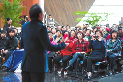 節(jié)儉令后，國(guó)家大劇院成了為數(shù)不多的演出營(yíng)收未受影響的國(guó)字頭演出團(tuán)體之一。圖為國(guó)家大劇院第六屆歌劇節(jié)開(kāi)幕主題活動(dòng)現(xiàn)場(chǎng)（資料圖片）。京華時(shí)報(bào)記者吳平攝