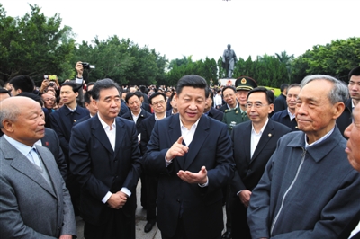 2012年12月11日，習(xí)近平任總書記后，首次出京考察選擇廣東，在深圳蓮花山向鄧小平像敬獻花籃，強調(diào)