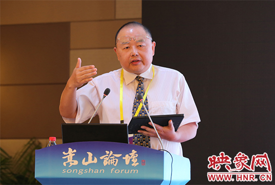 清華大學(xué)國學(xué)院副院長劉東演講。