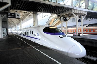 　白皮車 動車，高鐵基本全白色