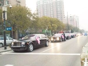 豪華婚禮車隊。(網(wǎng)友供圖)