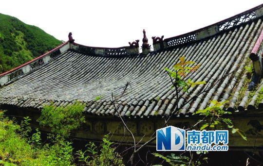 　照光寺在致歉微博中稱(chēng)，該寺位于蒼山之上，年久失修，且沒(méi)有防火通道。