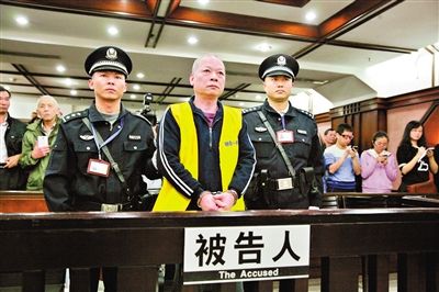 　昨日，廣州白云農(nóng)工商聯(lián)合公司原總經(jīng)理張新華被法院一審判處死刑?！稄V州日報(bào)》供圖