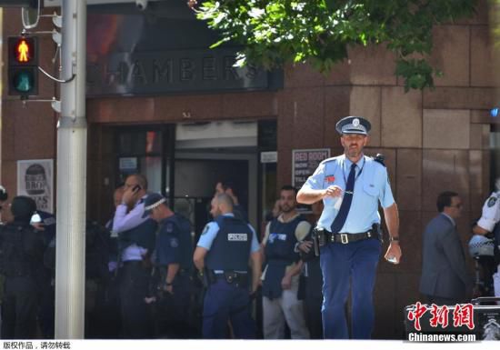 發(fā)生人質(zhì)劫持的咖啡屋位于馬丁廣場，是悉尼市最為繁忙的中央商業(yè)區(qū)。