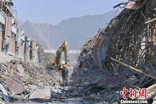 郴州一在建工地發(fā)生腳手架垮塌事故。鐘鐳　攝
