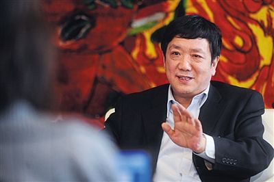 　政協(xié)委員、中國(guó)電力投資集團(tuán)總經(jīng)理陸啟洲稱(chēng)，7800元是其每月基本工資。資料圖片/新京報(bào)記者 楊杰