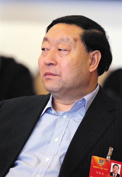 政協(xié)委員、國(guó)家電網(wǎng)公司董事長(zhǎng)劉振亞說(shuō)，原來(lái)其工資超過(guò)100萬(wàn)，現(xiàn)在他是公司里降薪最多的。圖/CFP