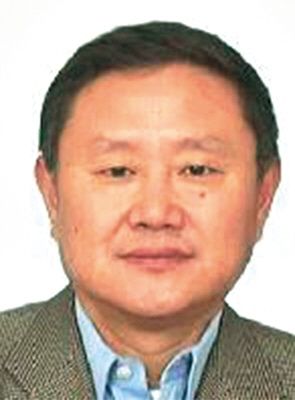 胡奉憲 現(xiàn)年60歲，外逃前任四川韻律實(shí)業(yè)發(fā)展公司總經(jīng)理、董事長(zhǎng)，2009年11月逃往美國(guó)或澳大利亞。