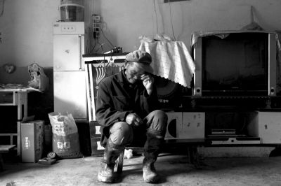 今年73歲的錢智遠(yuǎn)說起女兒錢仁鳳不禁老淚縱橫。