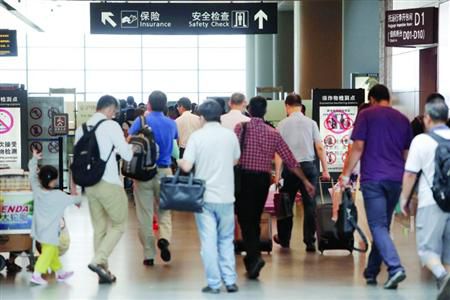 近期乘飛機應留足更多的時間以免誤機。/晨報記者 殷立勤