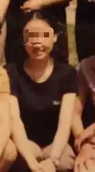 吳老師教音樂(lè)，已在該校工作十幾年。