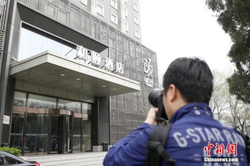 媒體記者關(guān)注北京“和頤酒店女生遇襲”事件。 圖片來(lái)源：視覺(jué)中國(guó)