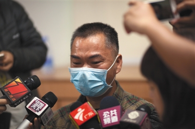 昨日，深圳，羅一笑的父親羅爾接受媒體采訪。圖/視覺中國