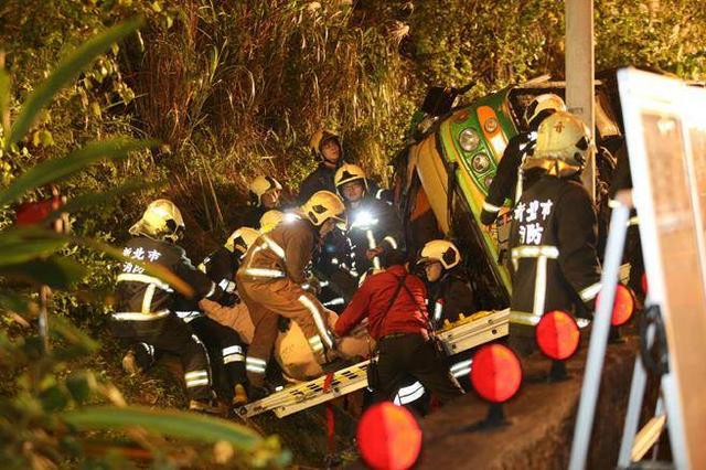 臺(tái)灣發(fā)生游覽車(chē)翻車(chē)坡事故 17人無(wú)生命跡象