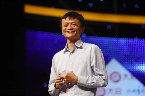 2011年8月17日，阿里巴巴集團(tuán)宣布，將提供30億元無息貸款，幫助員工解決首次置業(yè)問題，每人最高可申請30萬元。此外，阿里巴巴還將投入5億元設(shè)教育基金，通過和教育機構(gòu)共同辦學(xué)、與現(xiàn)有學(xué)校合作，解決員工子女入園、上學(xué)問題;向基層員工發(fā)放一次性的物價、子女教育補貼，預(yù)計總額超過4000萬元。