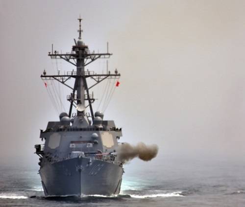 美國海軍的韋恩、麥亞號新型驅(qū)逐艦25日在朝鮮半島西部海域與韓國海軍聯(lián)合軍演