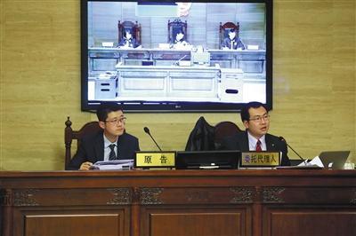 “小黃車”的商標(biāo)所有人“數(shù)人公司”代理律師稱，“ofo小黃車”侵犯了“小黃車”的注冊商標(biāo)。