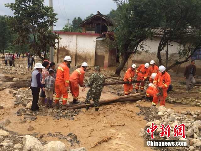 7月28日,云南省保山市隆陽區(qū)瓦房鄉(xiāng)喜坪村上坪小組發(fā)生山洪災(zāi)害,造成3戶人家9人被沖走。
