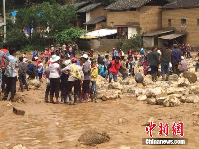7月28日,云南省保山市隆陽區(qū)瓦房鄉(xiāng)喜坪村上坪小組發(fā)生山洪災(zāi)害,造成3戶人家9人被沖走。