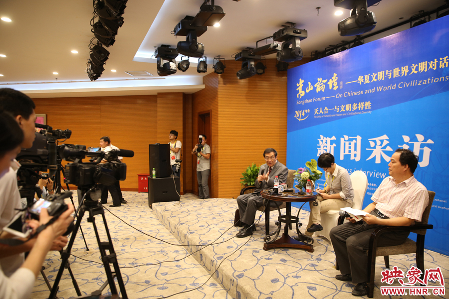 嵩山論壇新聞采訪現(xiàn)場(chǎng)。