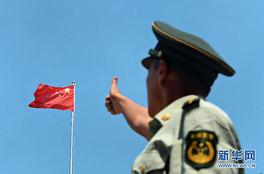  9月25日，武警浙江嘉興消防官兵為祖國“點贊”。