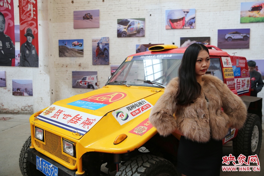 姐是車模，賽車的車。