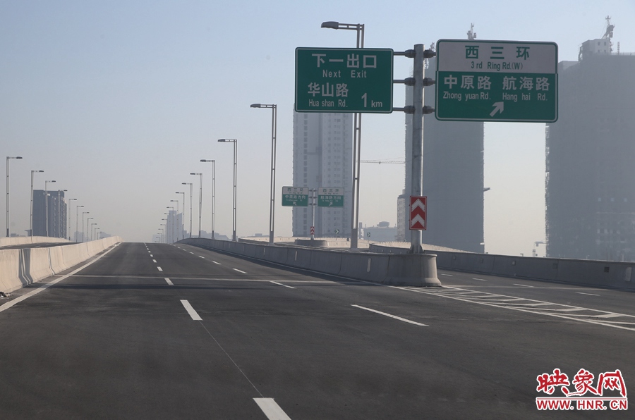 華山路方向與西三環(huán)出口。