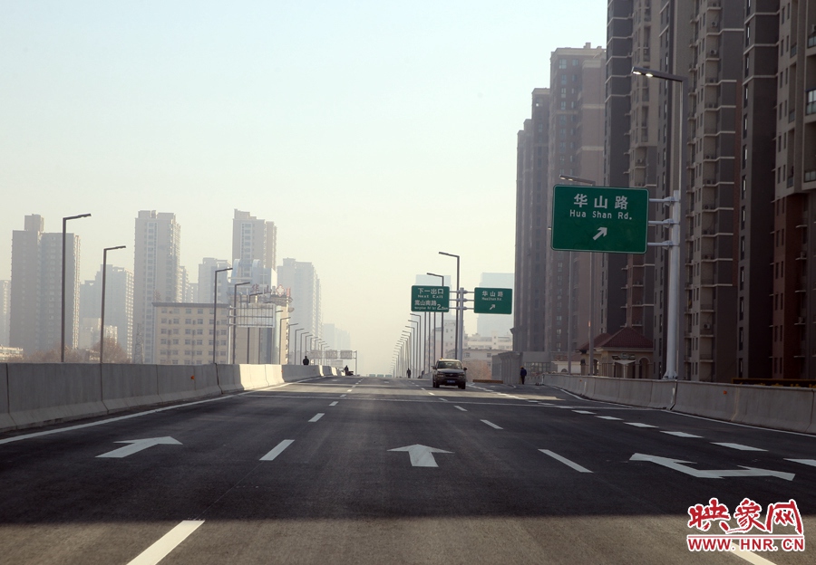 嵩山南路方向，華山路出口。