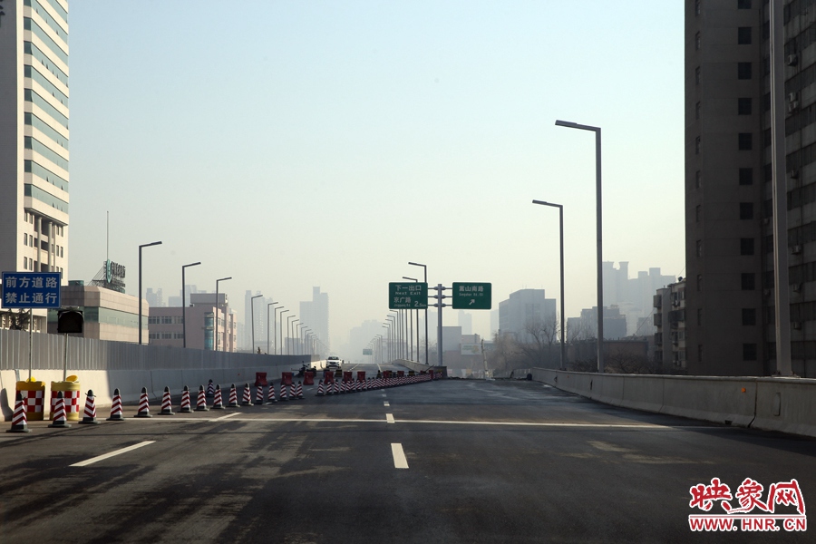 嵩山南路出口，由西向東至嵩山南路出口向東暫未開通。