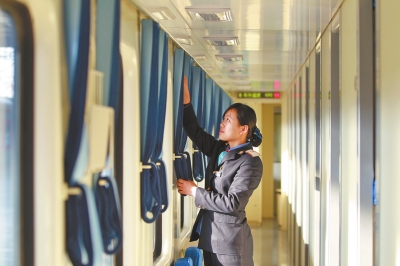 臥鋪車廂 半包式，更具私密性和舒適性。