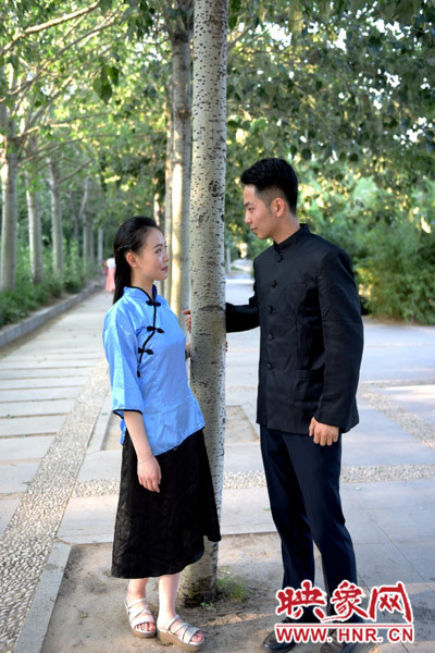 輕輕的凝視，勝卻了千言萬(wàn)語(yǔ)。