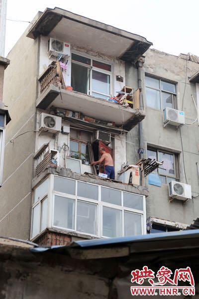 據(jù)了解，該棟房屋建造于1986年，距今已經(jīng)30年。