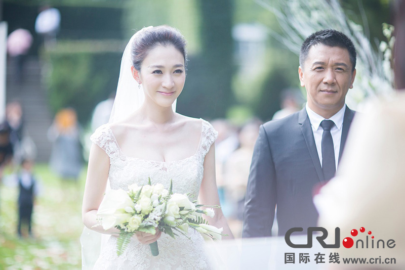 李小冉比利時(shí)辦婚禮 朱丹、鐘欣潼、應(yīng)采兒做伴娘