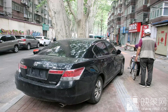 男子的車牌因是外地牌照，被小偷盜走。